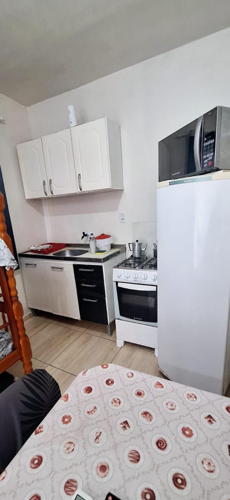 KITNET S1 em TORRES-RS - ÓTIMO CUSTO BENEFICIO na mais bela praia Gaúcha - Cozinha - Banheiro - Ar condicionado - TV e Wi-Fi - Estacionamento - Acomoda até 5 pessoas - Anfitriã Superhost no BnB Exterior foto