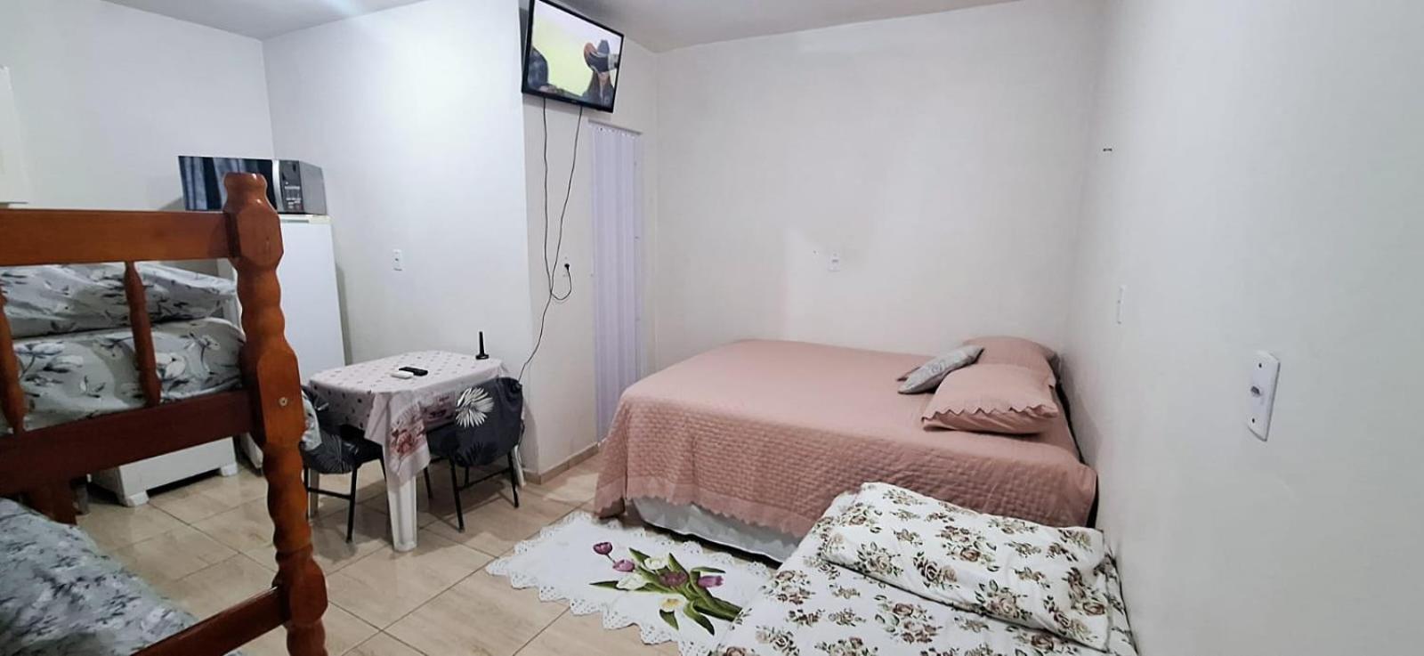 KITNET S1 em TORRES-RS - ÓTIMO CUSTO BENEFICIO na mais bela praia Gaúcha - Cozinha - Banheiro - Ar condicionado - TV e Wi-Fi - Estacionamento - Acomoda até 5 pessoas - Anfitriã Superhost no BnB Exterior foto